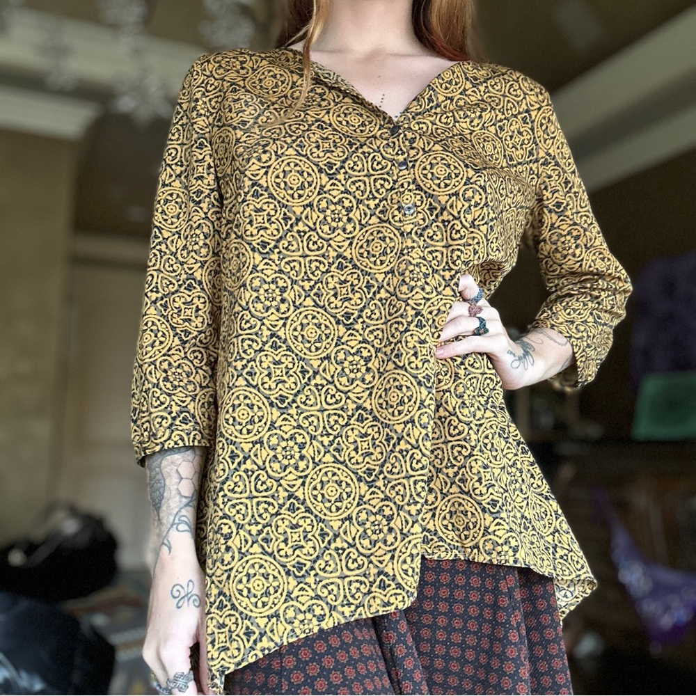 Cute Patterned Blouse - image 5